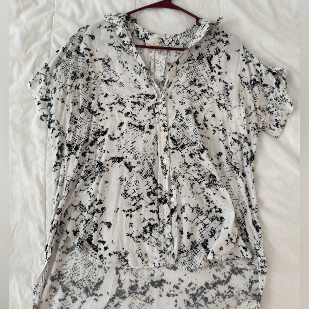 Lucky Brand Monochrome Abstract Button Down Shirt